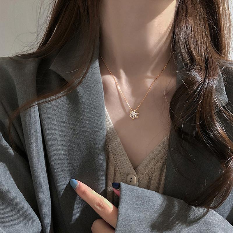 Glänzende Schneeflocke Kette