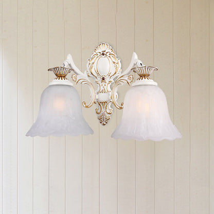 Vivolux | Traditionele Bel Wandlamp 1/2-Bulb Witte Glazen Wandverlichtingsarmatuur met Gesneden Arm voor Slaapkamer