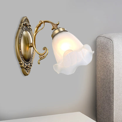Vivolux | 1 Licht Opal Glas Wandverlichting Idee Traditionele Messing/Bronzen Afwerking Bloem Binnen Wandlamp