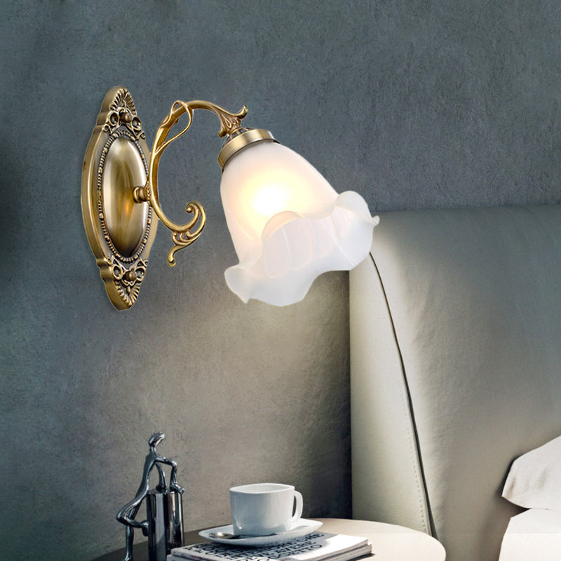 Vivolux | 1 Licht Opal Glas Wandverlichting Idee Traditionele Messing/Bronzen Afwerking Bloem Binnen Wandlamp