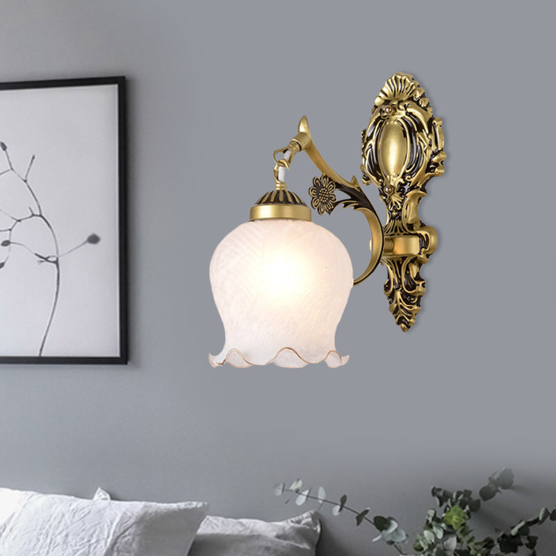 Vivolux | Antiqued Flower Wandmontage Verlichting 1/2-Kop Opal Glas Wandlamp Fixture in Brons voor Slaapkamer