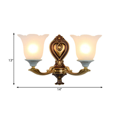 Vivolux | 1/2-Head Wandlamp Traditionele Bloemvorm Opal Glas Boven Wandmontage Lamp Armatuur in Messing