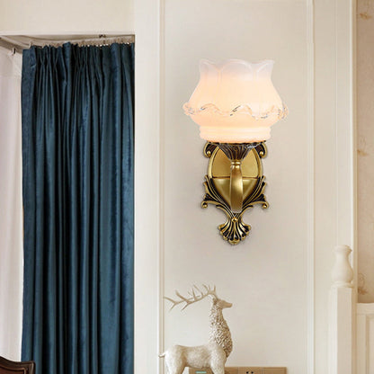 Vivolux | Vintage Gebogen Arm Wandverlichting Idee 1/2-Bol Metalen Wandlamp in Messing met Bloem Melkglas Shade