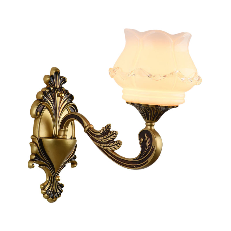 Vivolux | Vintage Gebogen Arm Wandverlichting Idee 1/2-Bol Metalen Wandlamp in Messing met Bloem Melkglas Shade