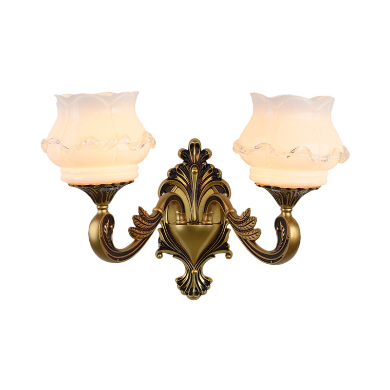 Vivolux | Vintage Gebogen Arm Wandverlichting Idee 1/2-Bol Metalen Wandlamp in Messing met Bloem Melkglas Shade