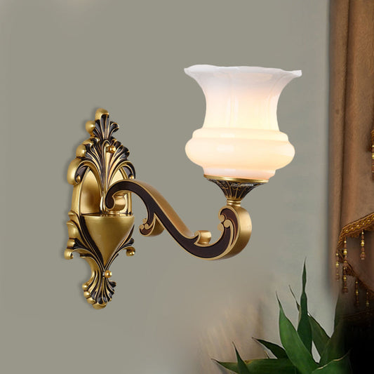 Vivolux | Vintage Gebogen Arm Wandverlichting Idee 1/2-Bol Metalen Wandlamp in Messing met Bloem Melkglas Shade