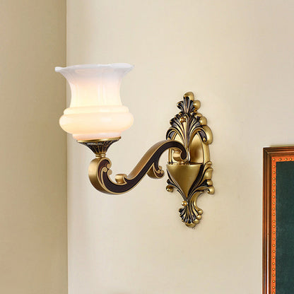 Vivolux | Vintage Gebogen Arm Wandverlichting Idee 1/2-Bol Metalen Wandlamp in Messing met Bloem Melkglas Shade