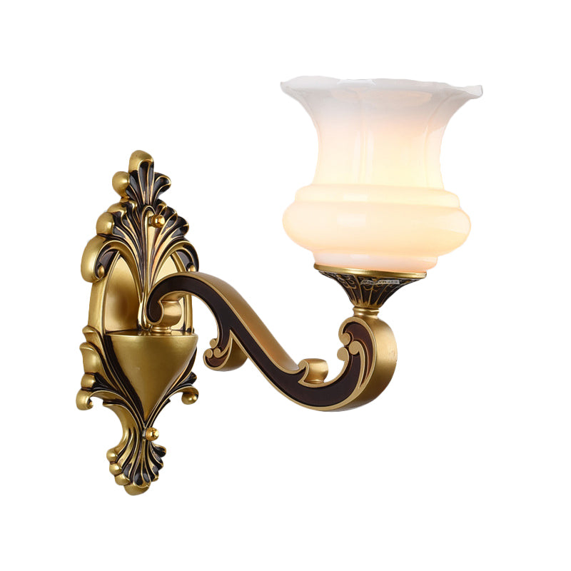 Vivolux | Vintage Gebogen Arm Wandverlichting Idee 1/2-Bol Metalen Wandlamp in Messing met Bloem Melkglas Shade