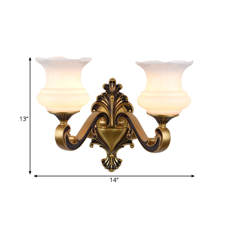 Vivolux | Vintage Gebogen Arm Wandverlichting Idee 1/2-Bol Metalen Wandlamp in Messing met Bloem Melkglas Shade