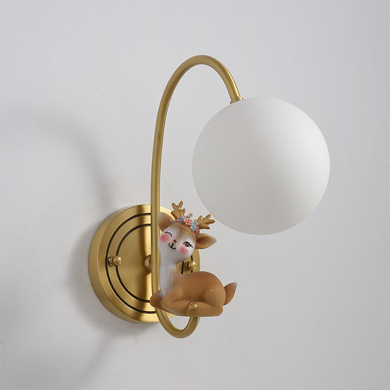 Vivolux | Einzelne Glühbirne Nachttischwandlampe Kinder Gold Nachttischlampe mit Hirschdekoration und Opalglas-Schirm