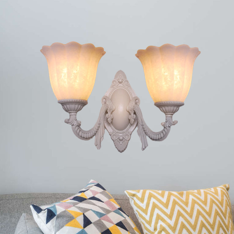 Vivolux | Blumenweiße Glaswandlampe Vintage 1/2-Glühbirne Wohnzimmer Wandmontierte Beleuchtung mit gebogenem Arm