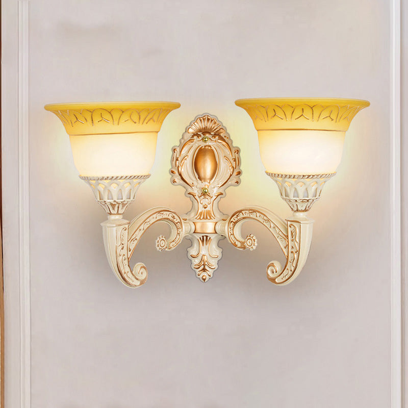 Vivolux | Gekromde Arm Metal Wandlamp Vintage 1/2-Kop Woonkamer Wandlamp met Verwijde Beige Glazen Lampenkap