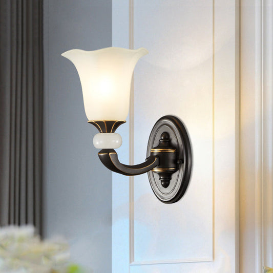 Vivolux | Antiqued Flower Up Wandlamp 1/2-Licht Frosted Glass Wandbevestigde Lamp in Zwart en Goud