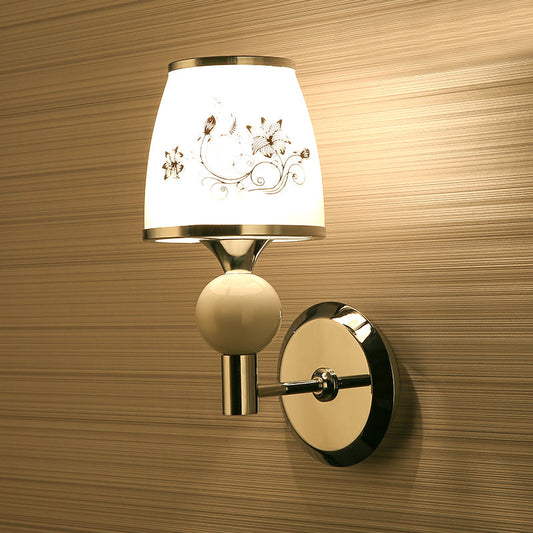 Vivolux | Pastorale Tapered Wandlamp Enkelvoudige Bulb Witte Gepatterned Glas Wandlicht in Chroom