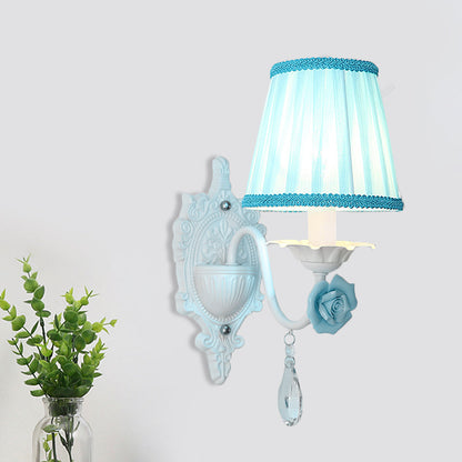 Vivolux | 1/2-Head Geplooide Stof Wandverlichting Pastorale Roze/Blauw Gevlochten Rand Bedlamp met Rozen Decor