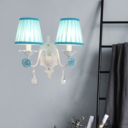 Vivolux | 1/2-Head Geplooide Stof Wandverlichting Pastorale Roze/Blauw Gevlochten Rand Bedlamp met Rozen Decor