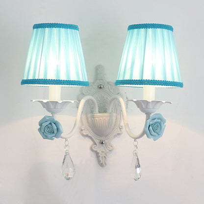 Vivolux | 1/2-Head Geplooide Stof Wandverlichting Pastorale Roze/Blauw Gevlochten Rand Bedlamp met Rozen Decor