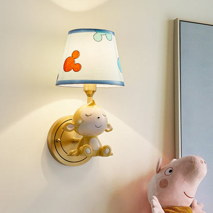 Vivolux | Creative Monkey Harz Wandbeleuchtung 1 Licht Wandleuchte Lichtarmatur in Gold mit Stoffschirm