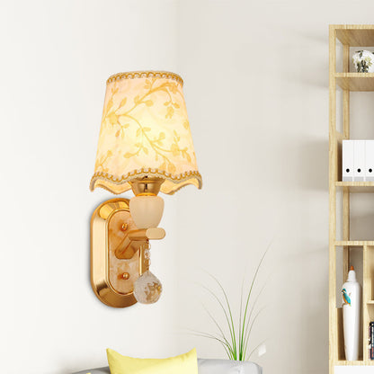 Vivolux | 1 Kopf Schlafzimmer Wandmontage Lampe Traditionelle Goldfinish Wandbeleuchtung mit gewelltem Fassschirm