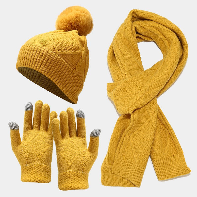 Dreiteiliges Set aus Herbst- und Wintermützen, Schals und Handschuhen