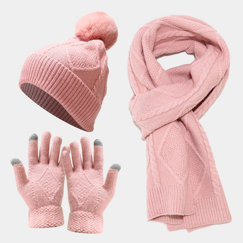 Dreiteiliges Set aus Herbst- und Wintermützen, Schals und Handschuhen