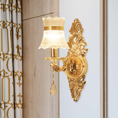 Vivolux | 1 Glühbirne Blume/Sektor Wandmontierte Lampe Traditionelle Klare Gerippte Glas Wandleuchte mit Gold Geschnitztem Arm