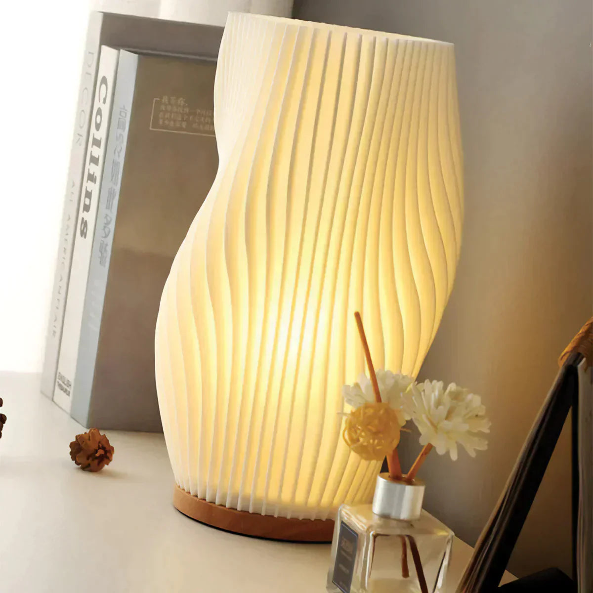 Vivolux | USB-Driven & Elegante Wellen-Design Tischlampe | WaveGlow