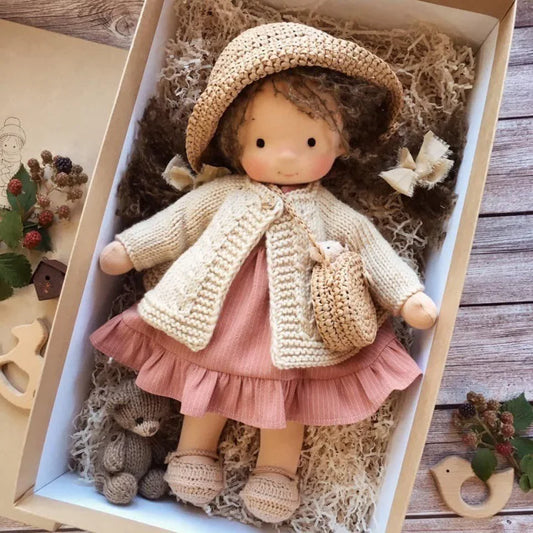 Vivolux | Baumwolle Waldorf-Stil Puppe mit Kawaii-Details und Stoffverpackung
