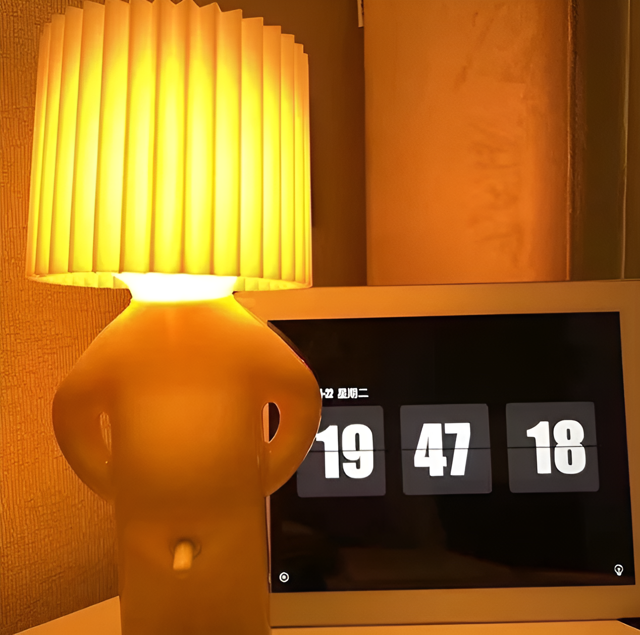 Vivolux | Tischlampe - Kreative kleine Shy Boy LED-Lampe