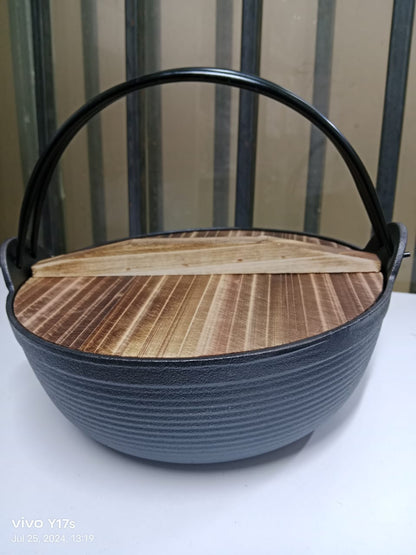 Vivolux | Vorgewürzter reiner Gusseisen-Wok mit flachem Boden und Holzdeckel