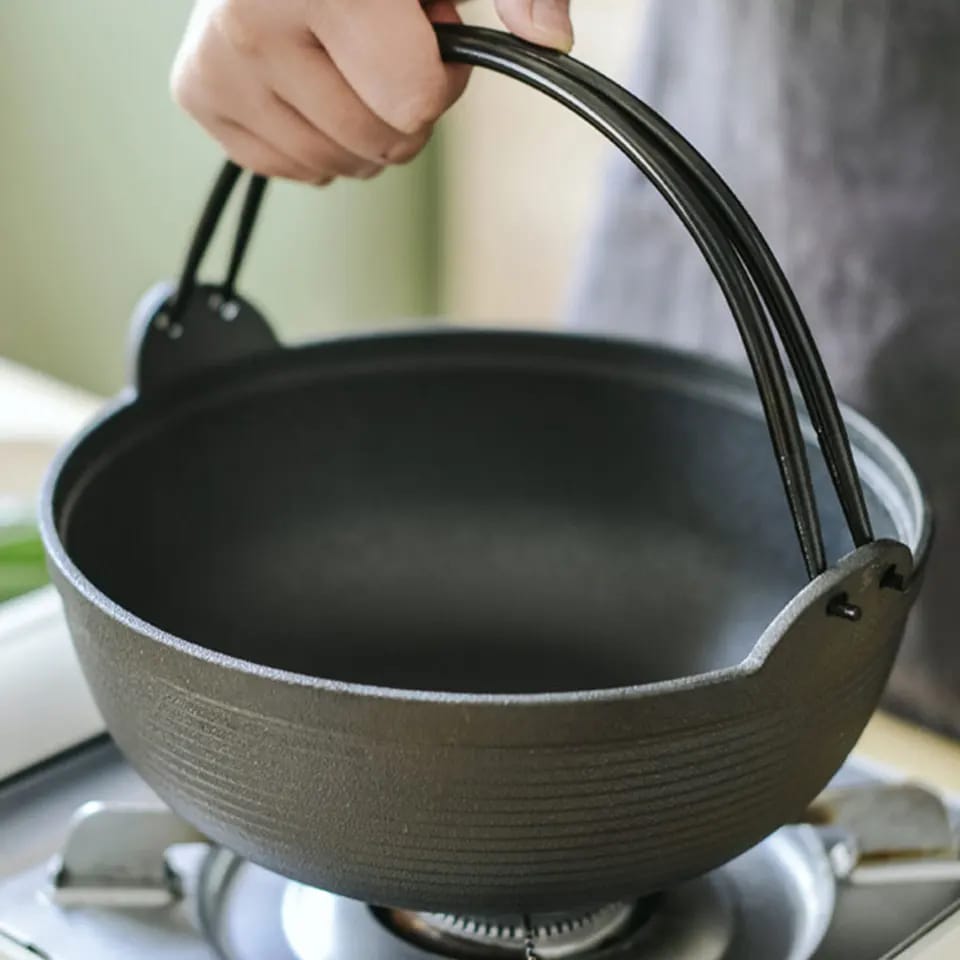 Vivolux | Vorgewürzter reiner Gusseisen-Wok mit flachem Boden und Holzdeckel