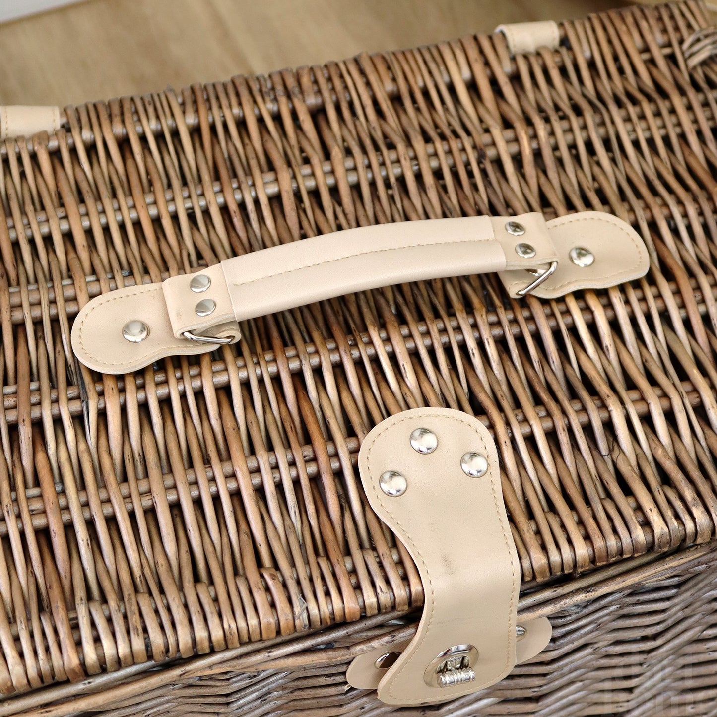 Vivolux | Antique Wash Wicker Chest Hamper