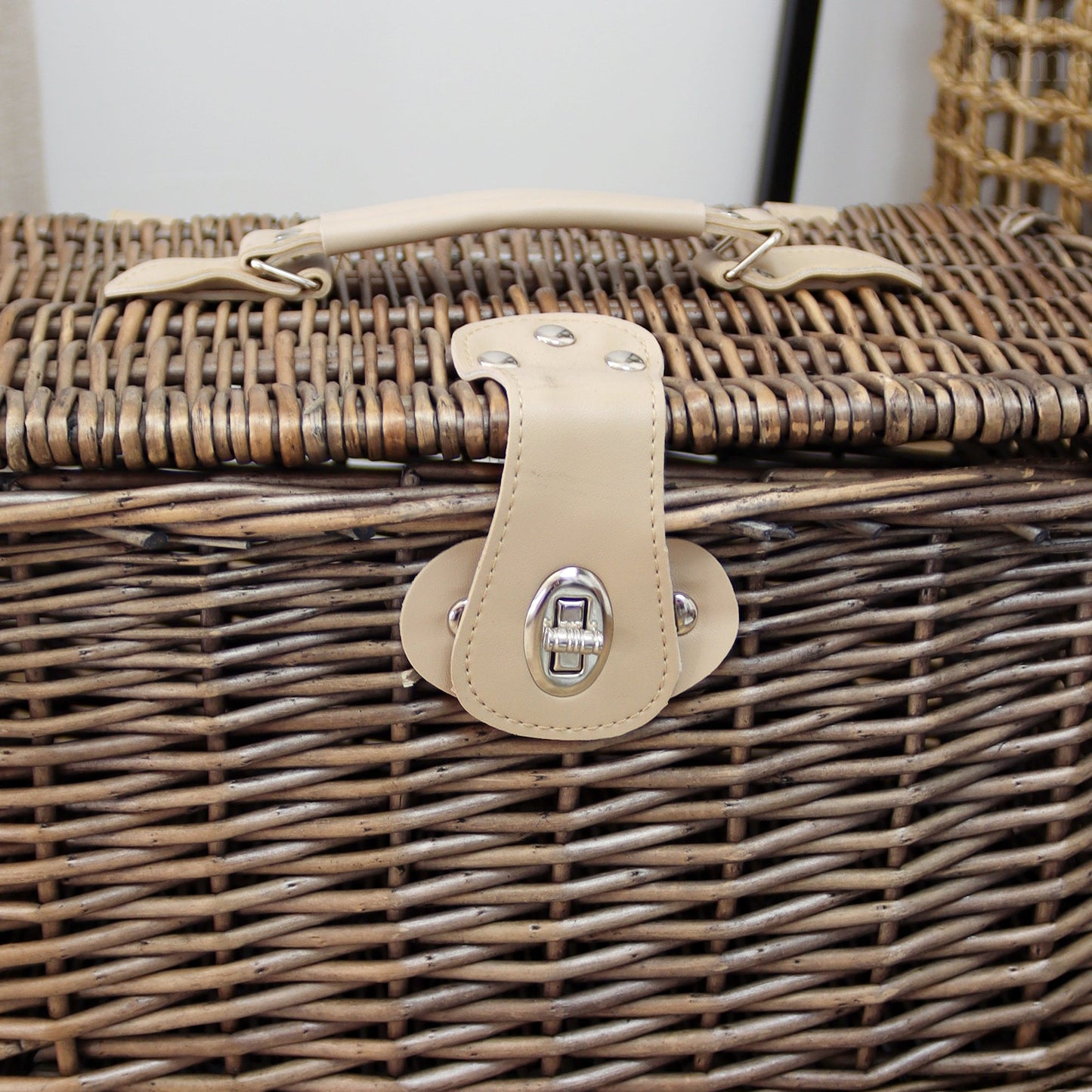 Vivolux | Antique Wash Wicker Chest Hamper