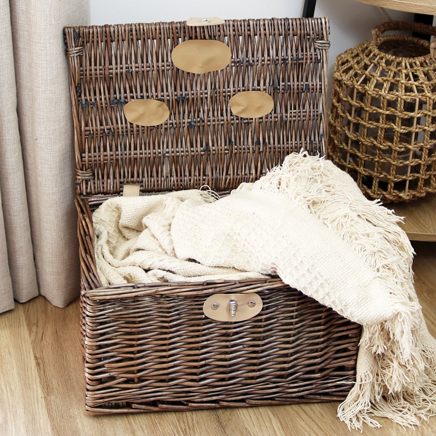Vivolux | Antique Wash Wicker Chest Hamper