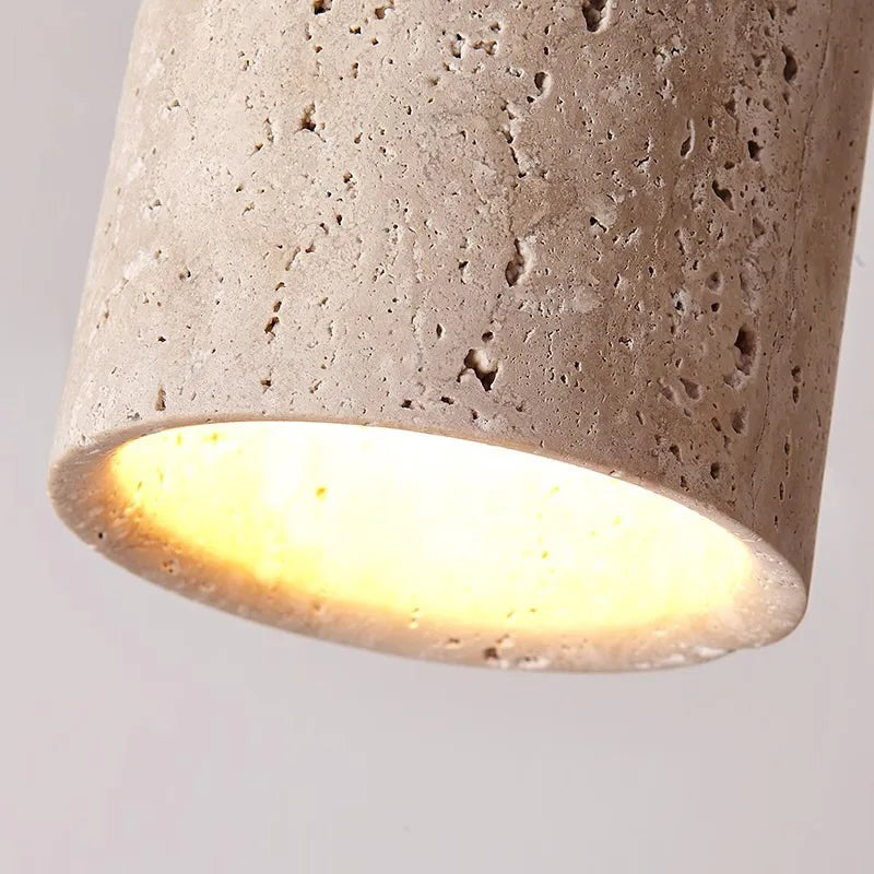 Vivolux | Eingebauter Lustre aus Travertin für Eingangsbereich und Treppe