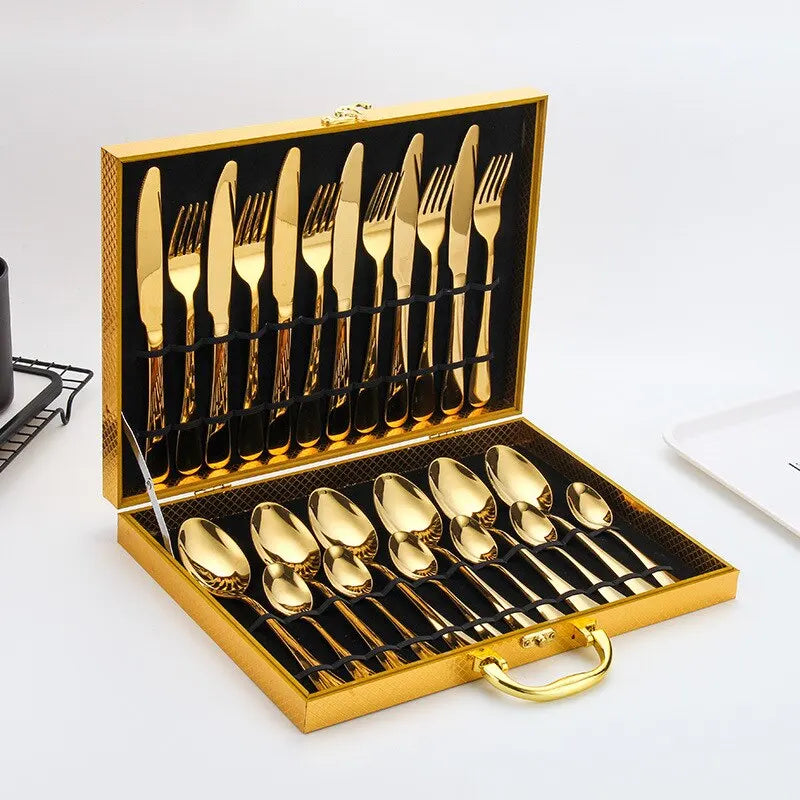 Opulentes Gold Besteckset - Das elegante 24-teilige Gold- und Silberbesteckset