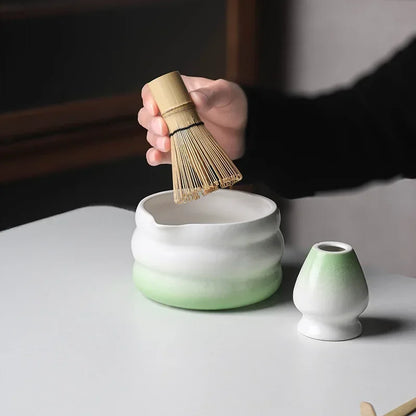 Traditionelle Japanische Matcha-Schüssel mit Ausguss und Whiskhalter – Keramik Teezeremonie Set in Elegantem Farbverlauf-4