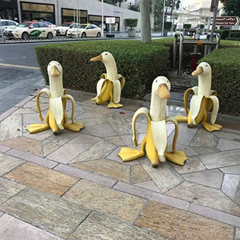Vivolux | Bananen-Enten-Skulptur | Verspielte Gartendekoration!