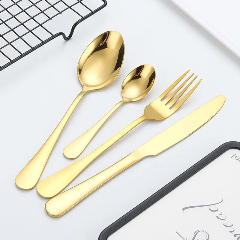 Opulentes Gold Besteckset - Das elegante 24-teilige Gold- und Silberbesteckset