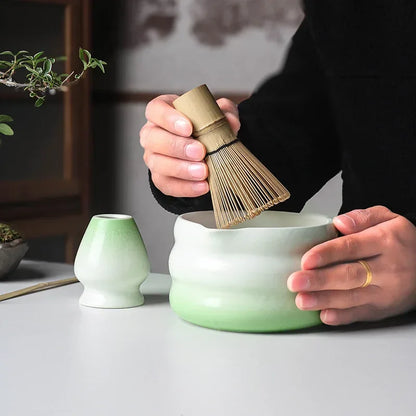 Traditionelle Japanische Matcha-Schüssel mit Ausguss und Whiskhalter – Keramik Teezeremonie Set in Elegantem Farbverlauf-3