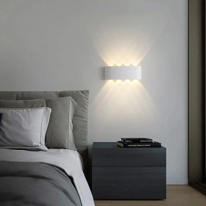Moderne Beleuchtung, Innen- oder Außenbereich: Die vielseitige LED-Wandleuchte