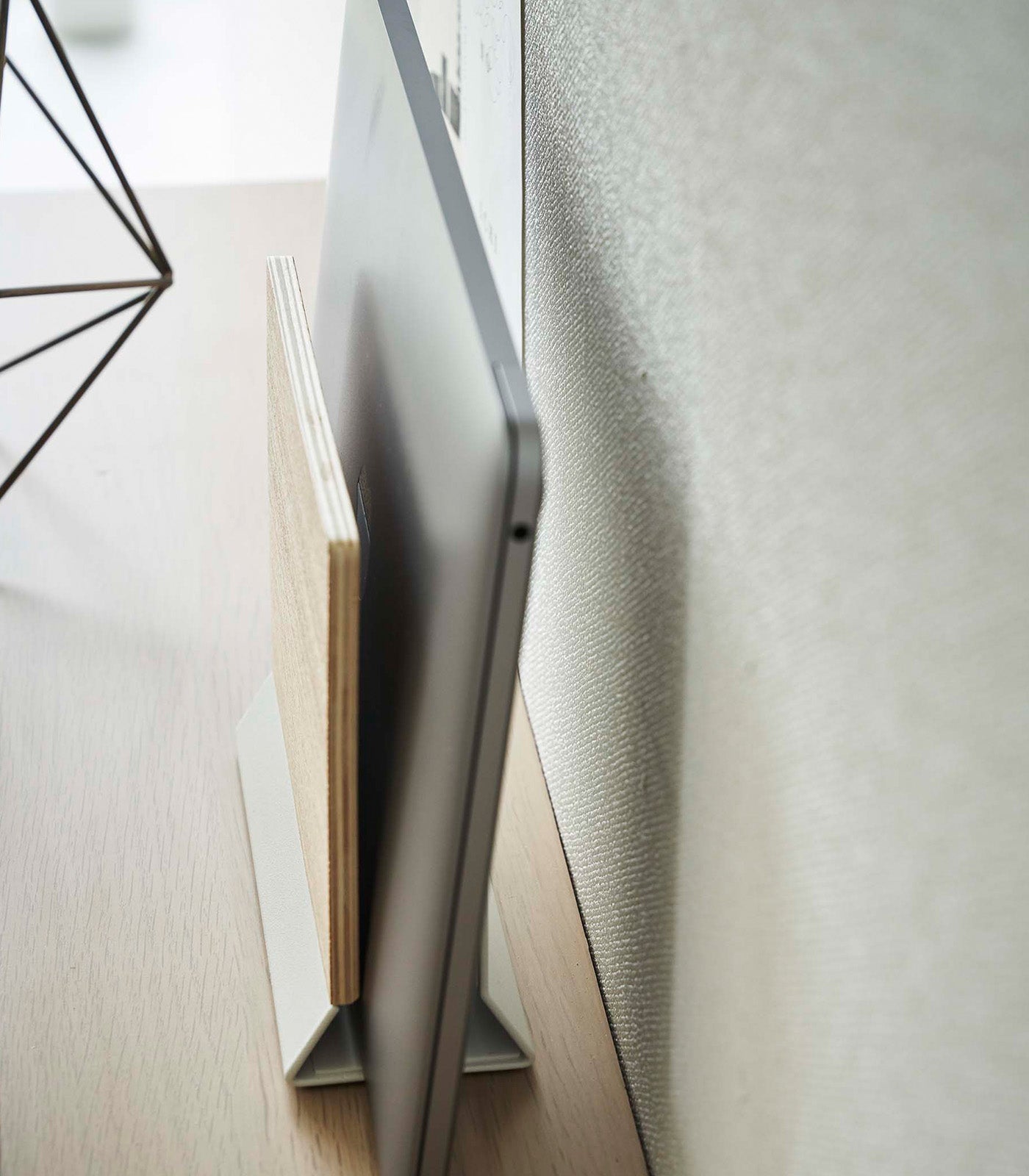 Vivolux | Slim Laptop Stand - Stahl + Holz