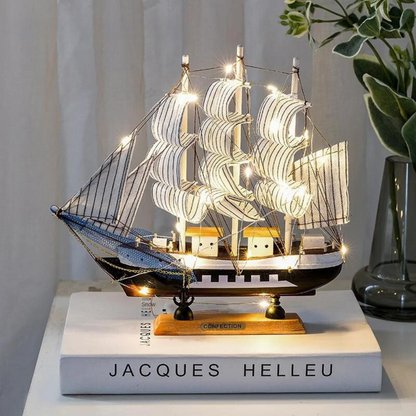 Vivolux | Royaleva Nordic Holz Segelboot Skulptur - LED beleuchtetes Dekorstück, batteriebetrieben