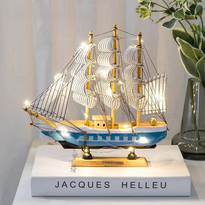 Vivolux | Royaleva Nordic Holz Segelboot Skulptur - LED beleuchtetes Dekorstück, batteriebetrieben