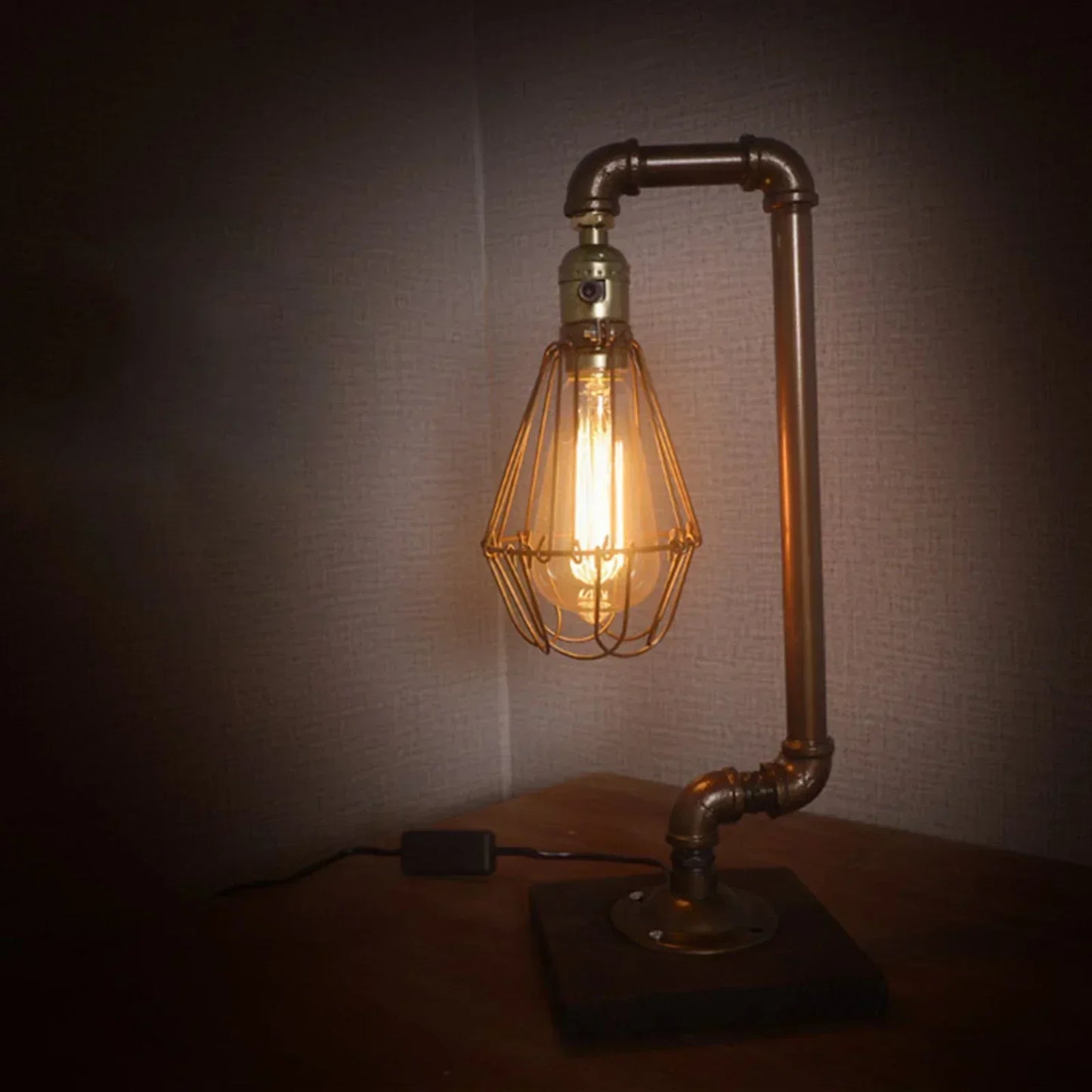 Vivolux | RetroCharm – Retro-Tischlampe aus Metall