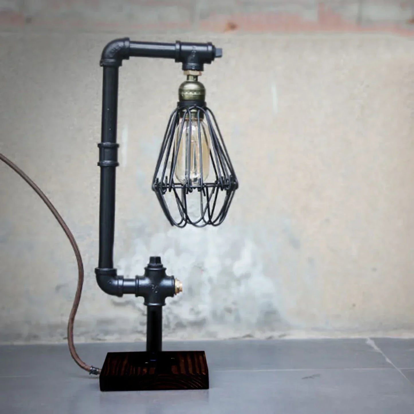 Vivolux | RetroCharm – Retro-Tischlampe aus Metall