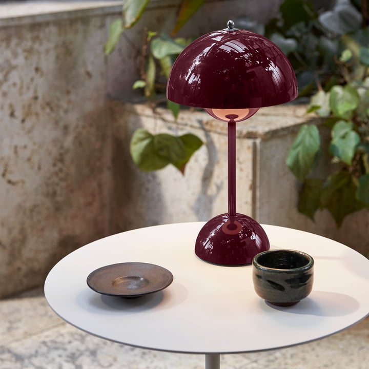 Dimmbare LED Tischlampe mit kabellosem Design