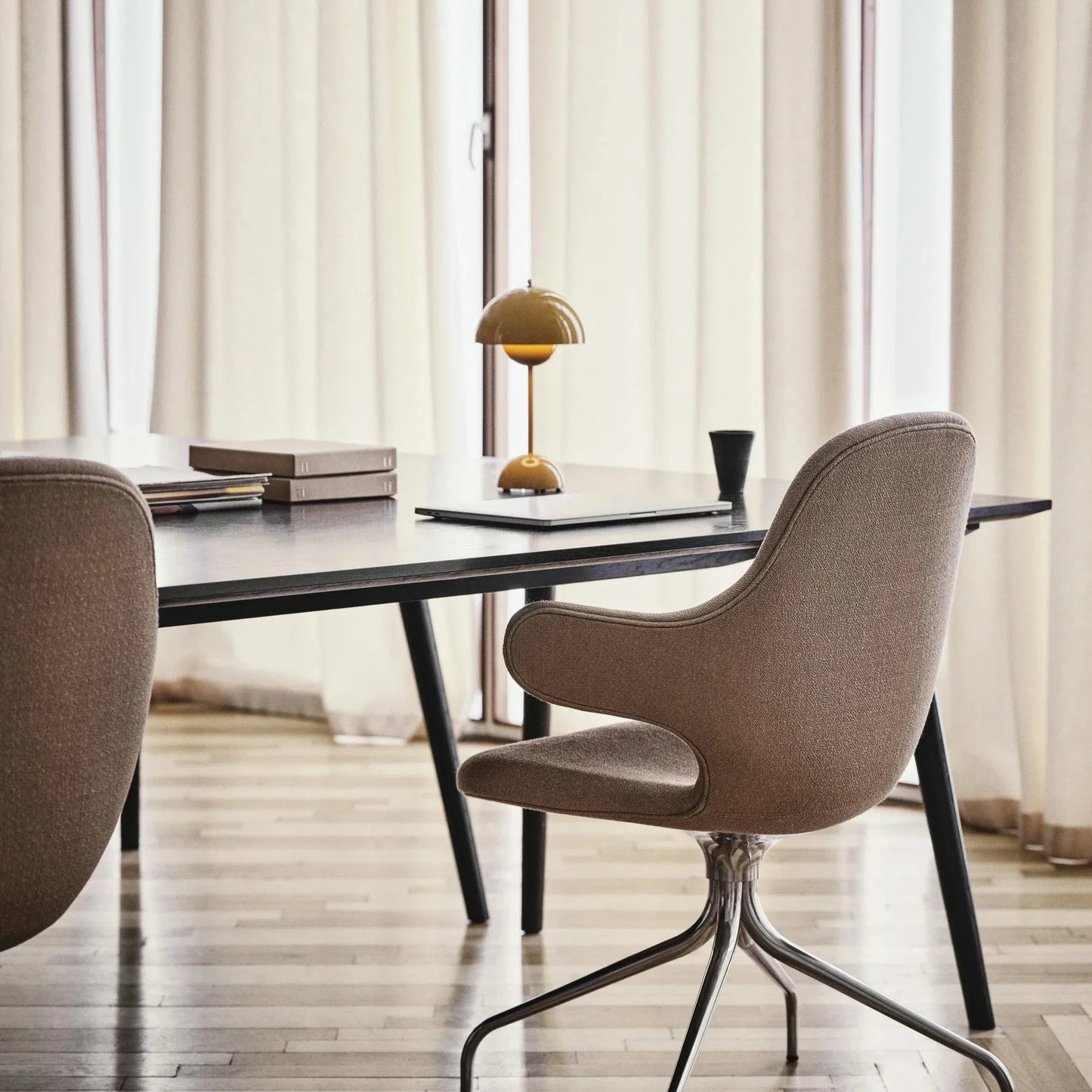 Dimmbare LED Tischlampe mit kabellosem Design