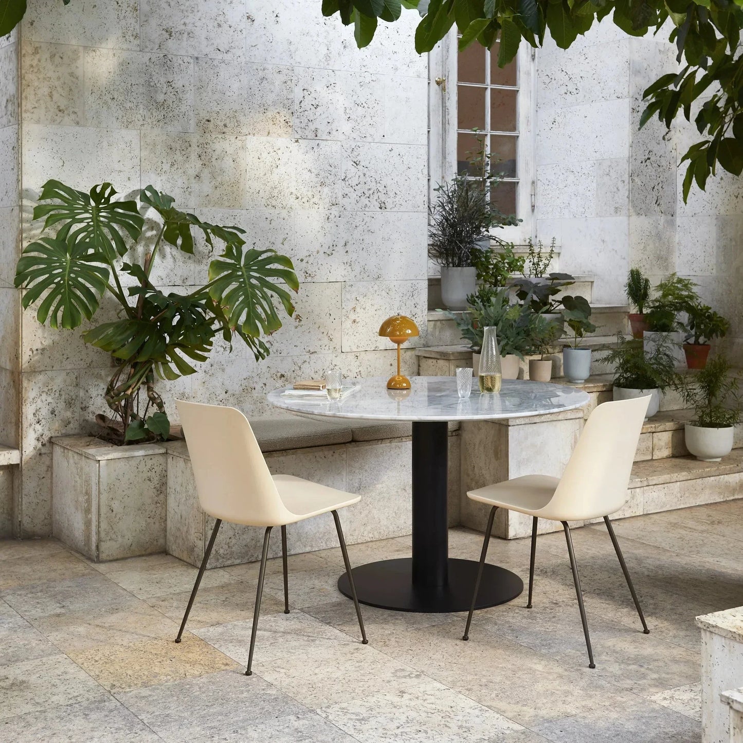 Dimmbare LED Tischlampe mit kabellosem Design