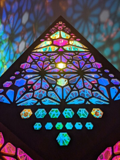 Vivolux | Glas-in-Block Stil LED Tischlampe - LumiAura